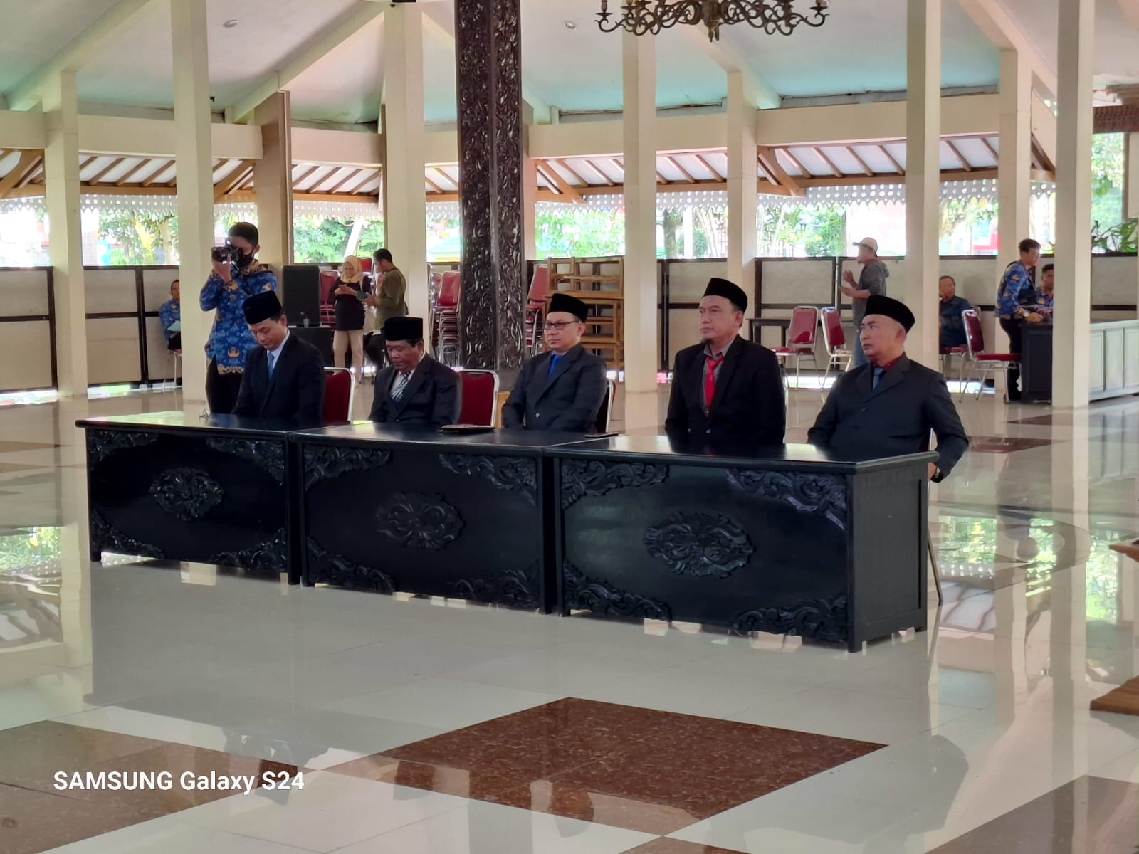 PJ Bupati Bondowoso Hari Ini Melantik Enam Pejabat Eselon II di Pendopo Kabupaten