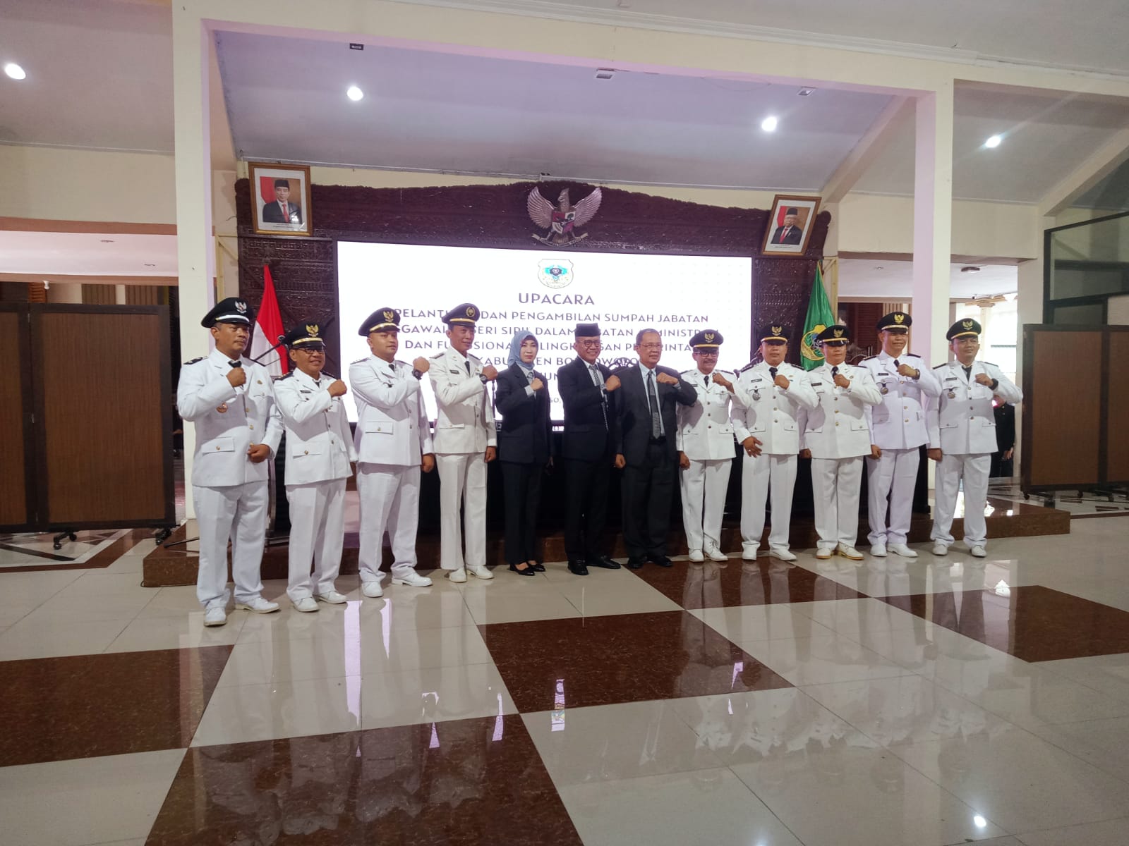 Kembali PJ Bupati Bondowoso Melantik Beberapa Pejabat Fungsional di Pendopo