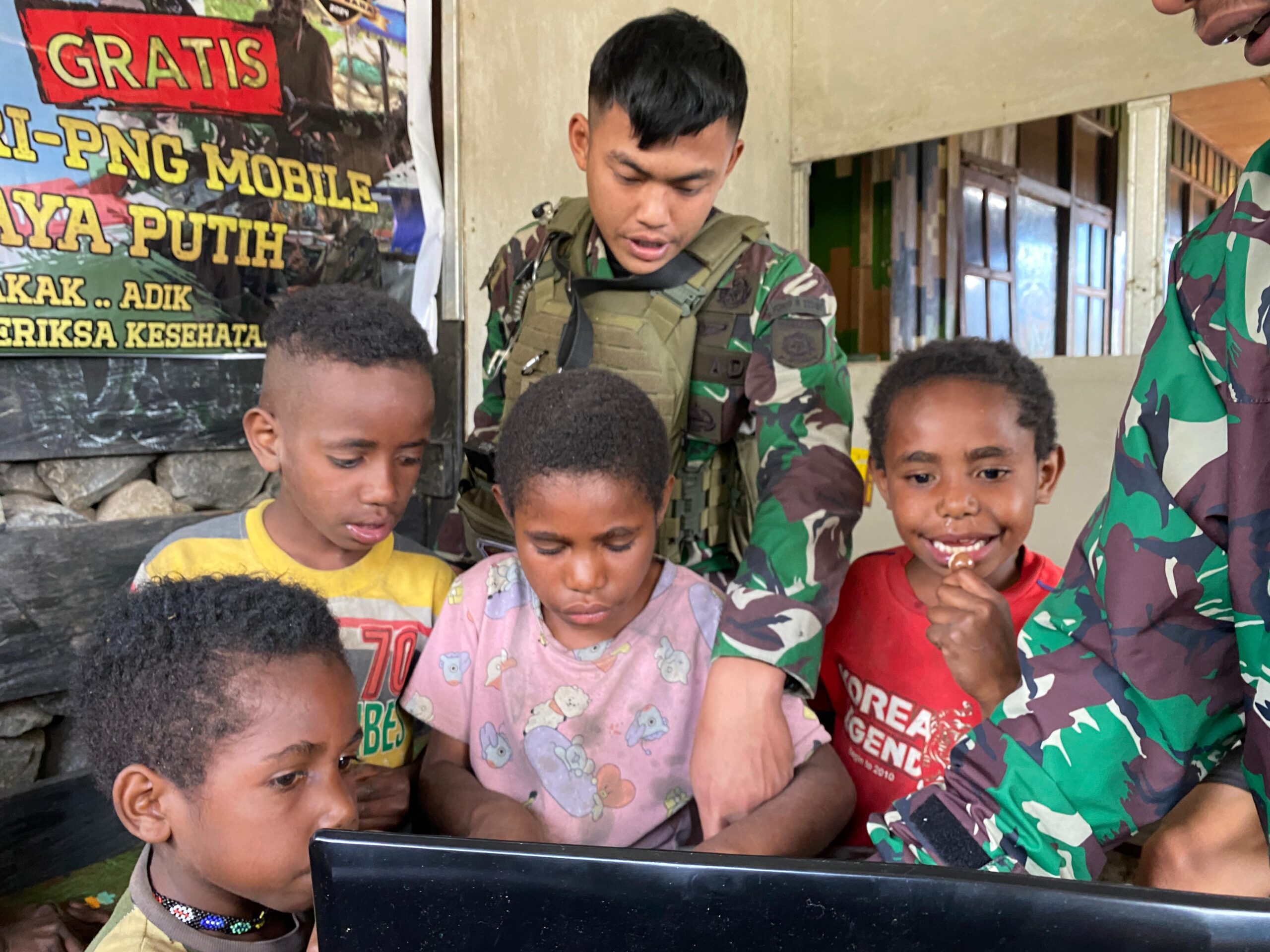 TNI Gelar Papua Pintar, Anak-Anak Kago Sambut Gembira