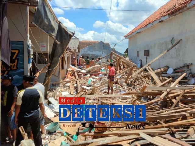 Diduga Ledakan Mercon, Rumah Warga Situbondo Hancur, Satu Orang Meninggal Dunia