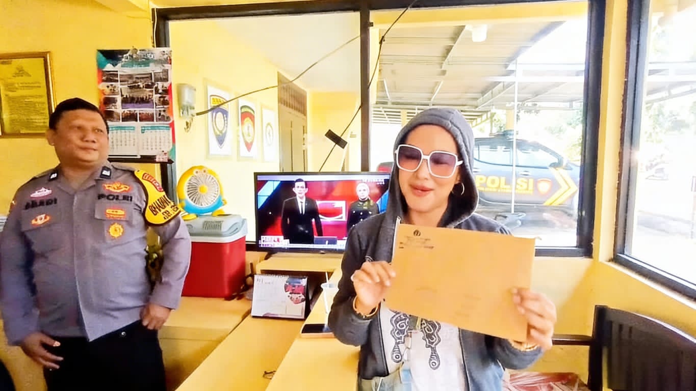 Artis Maria Eva Laporkan ATM Hilang di Bondowoso, Pelayanan Polsek Curahdami Tuai Apresiasi